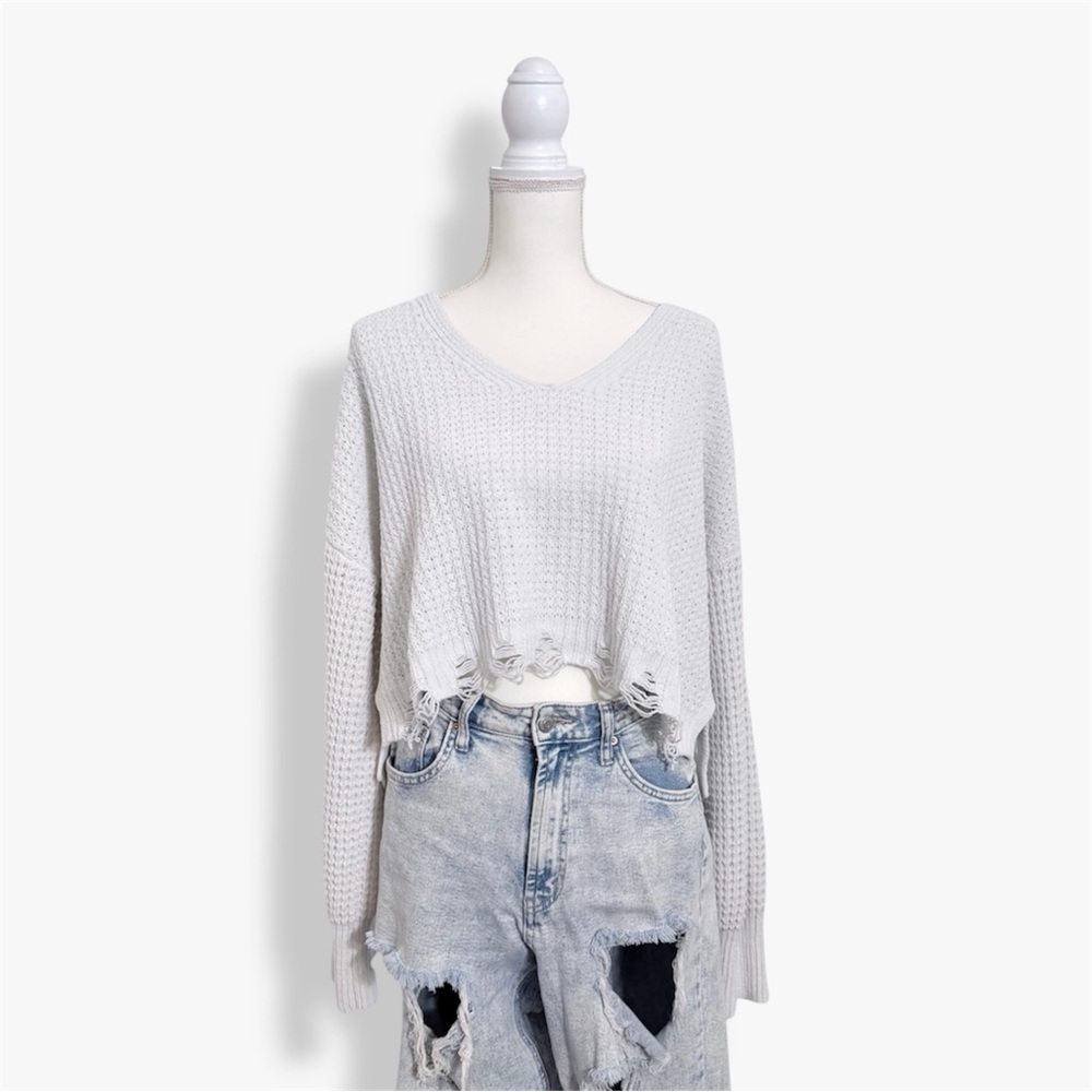 Rue 21 White Light Gray Distressed Knit Sweater Cropped V-neck Size Small